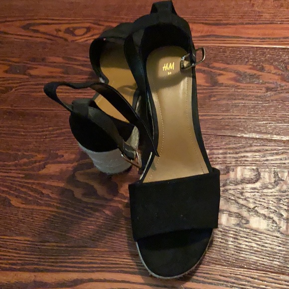 Suede wedges with ankle strap. Size 39 from HM. - Picture 3 of 5